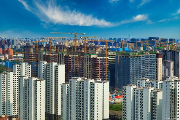 据智研咨询测算,房地产未来市场容量362亿㎡,中指院代建蓝皮书